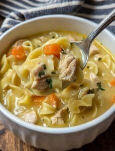 Creamy Chicken and Noodles Recipe – Easy Dinner Dish