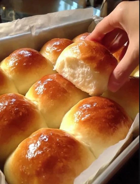 Soft and Buttery Homemade Dinner Rolls: A Must-Have at Every Meal!