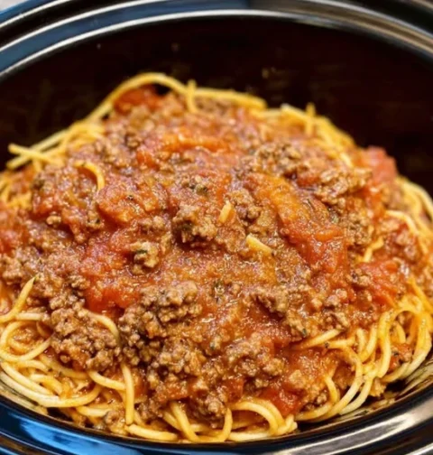 Best Slow Cooker Spaghetti Bolognese Recipe Easy Crockpot Spaghetti Bolognese Healthy Slow Cooker Bolognese Sauce Low-fat ...