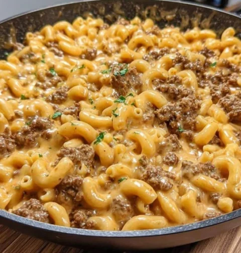 Easy Creamy Beef Garlic Pasta Recipe One-pot Garlic Butter Beef Pasta Best Creamy Garlic Beef Pasta Quick One-pot Beef Pas...