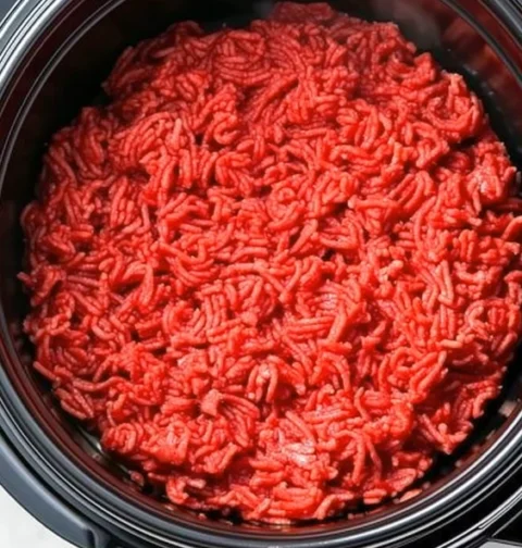 Easy 5-ingredient Slow Cooker Pasta Slow Cooker Beef Cheese Pasta Recipe Quick Prep Beef Cheese Pasta Slow Cooker Low Effo...