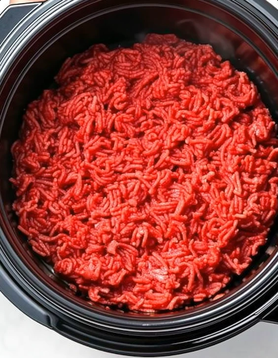 Easy 5-ingredient Slow Cooker Pasta Slow Cooker Beef Cheese Pasta Recipe Quick Prep Beef Cheese Pasta Slow Cooker Low Effo...