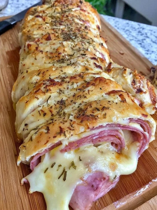 Easy Italian Stromboli Recipe Cheesy Meaty Stromboli Recipe Best Dinner Stromboli Ideas Italian Roll-up Stromboli Recipe E...