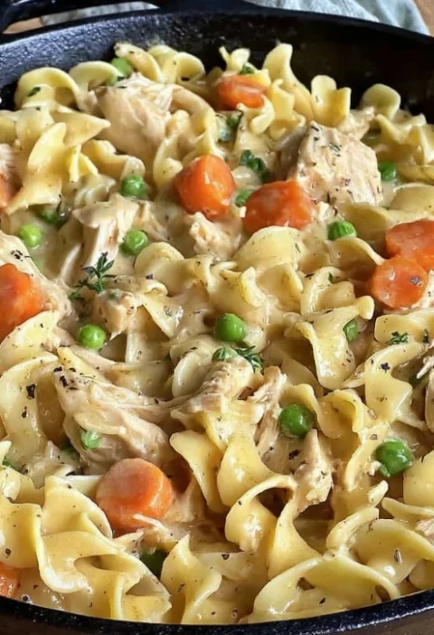 Grandma’s Chicken Pot Pie Skillet Recipe Homemade Chicken Pot Pie Noodle Skillet Best Chicken Pot Pie Skillet For Family...
