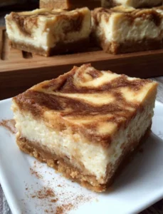 Old-Fashioned Bakery Blender Cinnamon Roll Cheesecake Bars