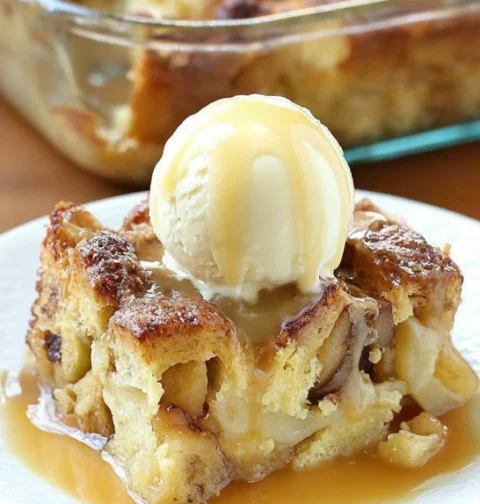 One-dish Apple Pie Bread Pudding Recipe Easy Apple Pie Bread Pudding Best Apple Pie Bread Pudding For Families Homemade Ap...
