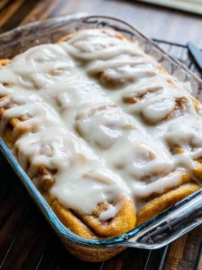 cinnamon roll cake with cream cheese glaze