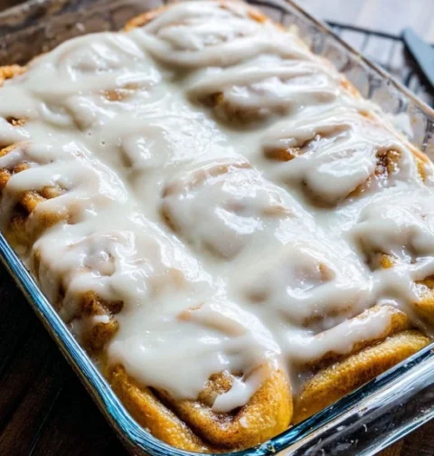 Cinnamon Roll Cake Cream Cheese Glaze
