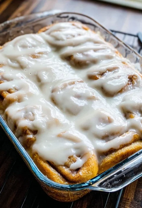 Cinnamon Roll Cake Cream Cheese Glaze