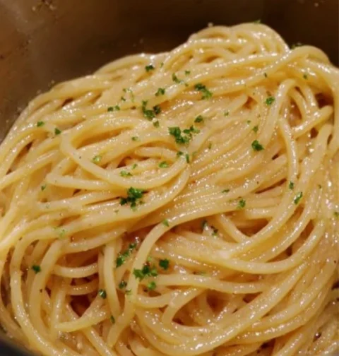 Grandma's Herb-infused Spaghetti Recipe Traditional Aglio E Olio With Herbs Homemade Garlic Oil Spaghetti Herb And Garlic ...