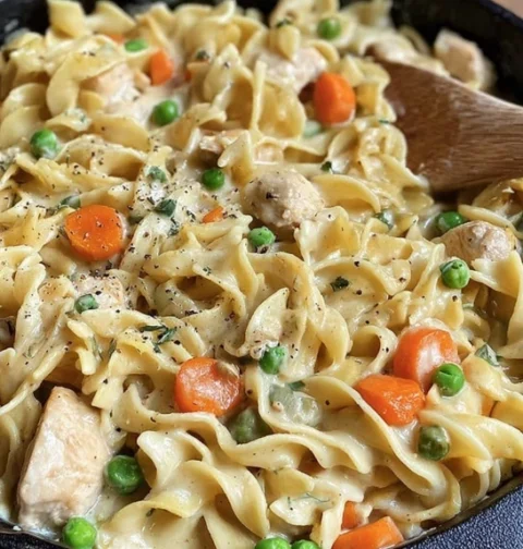 Homestead Chicken Pot Pie Skillet Recipe Easy Chicken Pot Pie Noodle Skillet Best Noodle Skillet Chicken Pot Pie Homemade ...