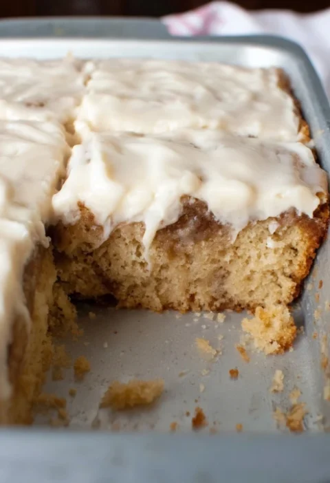 Old-fashioned Cinnamon Roll Poke Cake Recipe Best Cinnamon Roll Poke Cake Easy Cinnamon Poke Cake Recipe Homemade Old-fash...