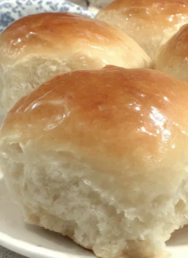 Oldfashioned Soft Buttery Yeast Rolls