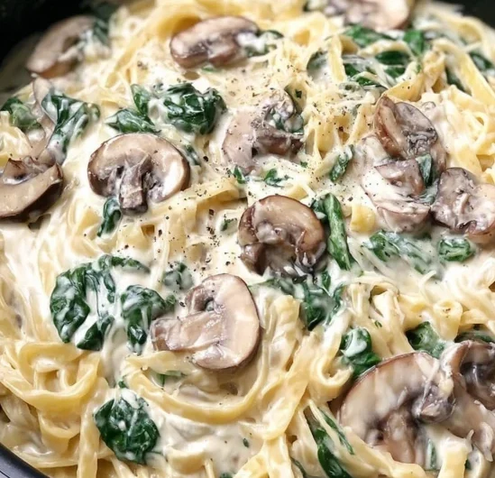 Slow Cooker Spinach Mushroom Pasta Alfredo