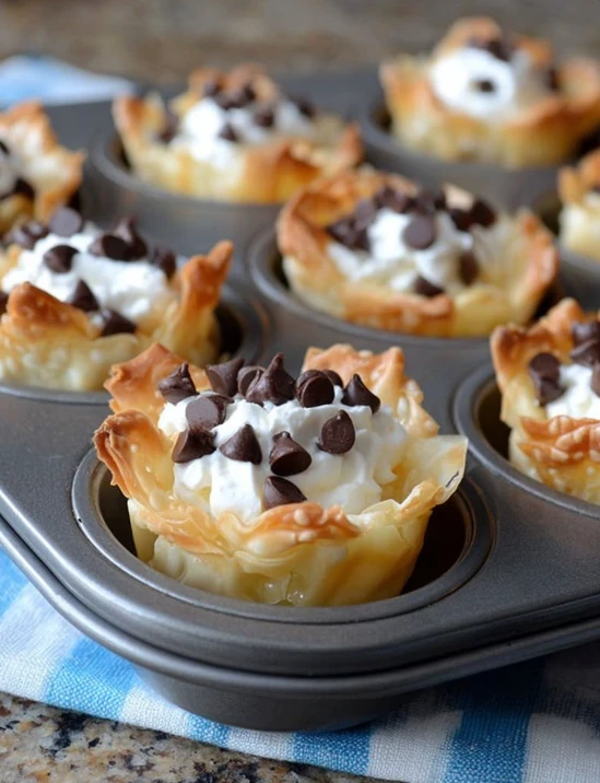 Sunday-Style Mom’s Mini Cannoli Cups