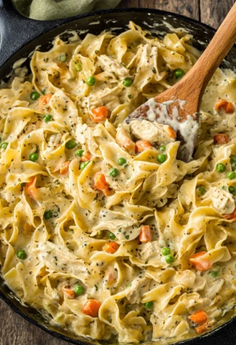 Chicken Pot Pie Noodle Skillet