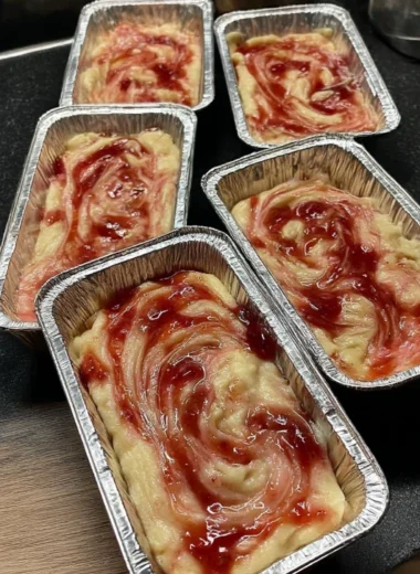 Oldfashioned Strawberry Swirl Loaf