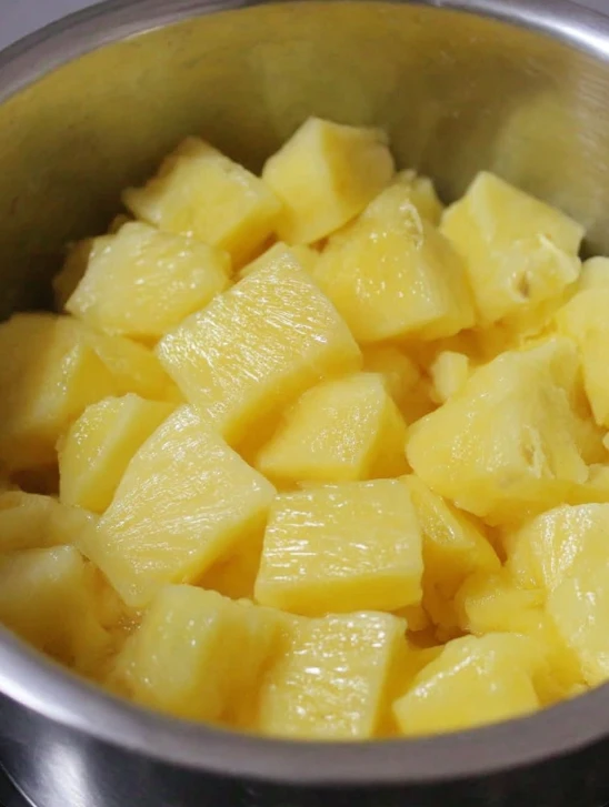 Slow Cooker Ingredient Pineapple Dump Cake