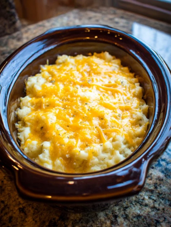Slow Cooker 4-Ingredient Cheesy Potatoes