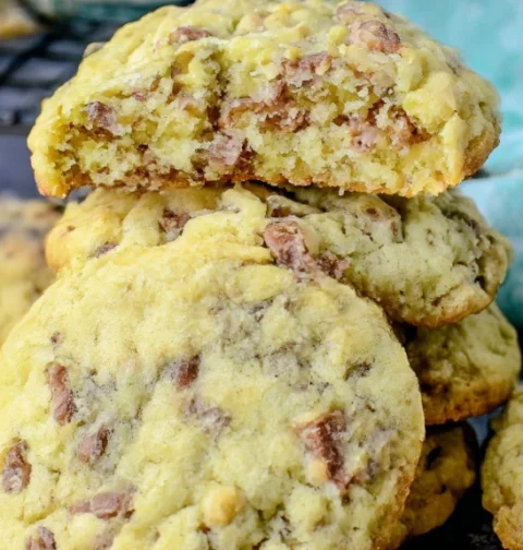 Melt Your Mouth Toffee Pecan Cookies