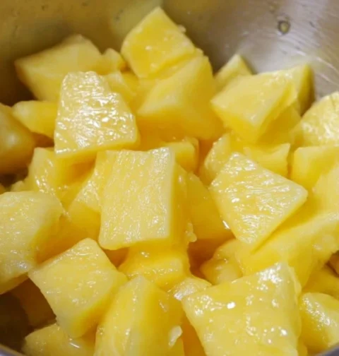 Slow Cooker Ingredient Pineapple Dump Cake