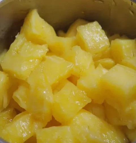 Slow Cooker Ingredient Pineapple Dump Cake