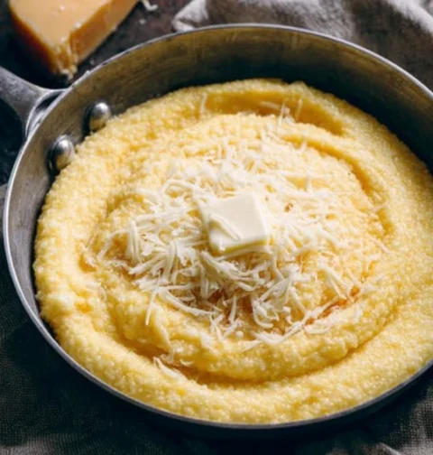 Southern 4ingredient Creamy Cheddar Grits