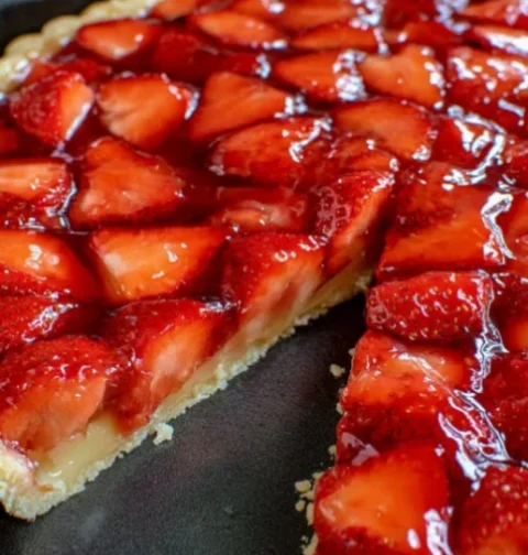 Easy Strawberry Slab Pie